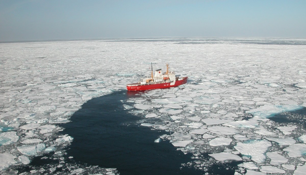 ccgs_amundsen