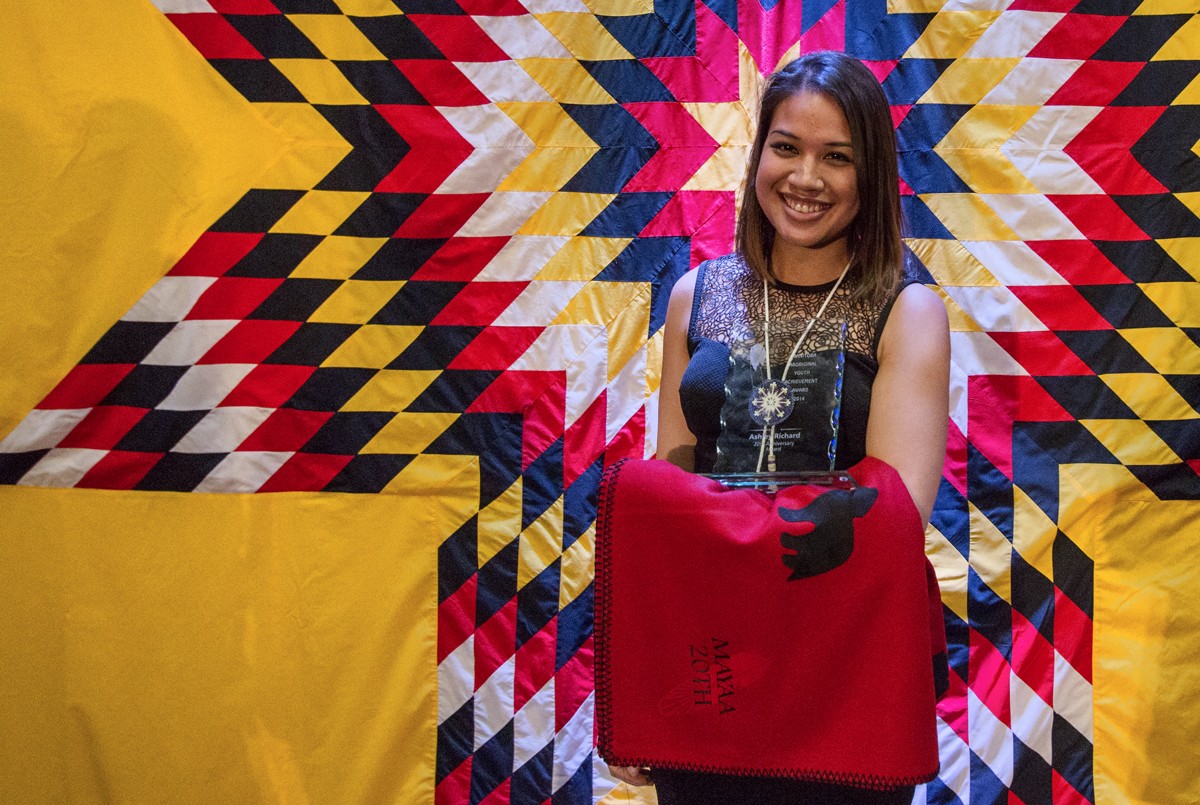 Ashley Richard receives her 2014 Manitoba Aboriginal Youth Achievement Award