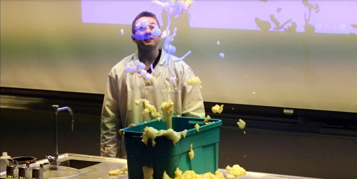 A fun chemistry experiment at Science Rendezvous