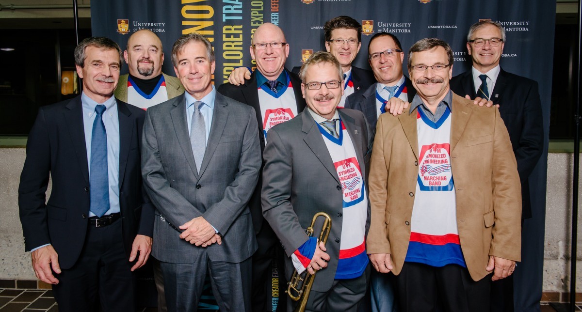 Faculty of Engineering alumni pose at the 2015 Homecoming Dinner // Photo by Ian McCausland