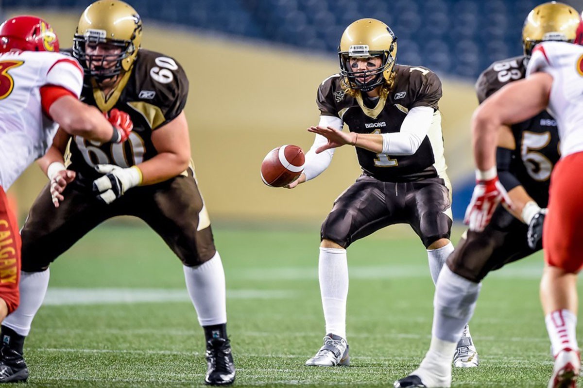 BISONS VS. DINOS Sept 11 2015. // Photo from Jeff Miller