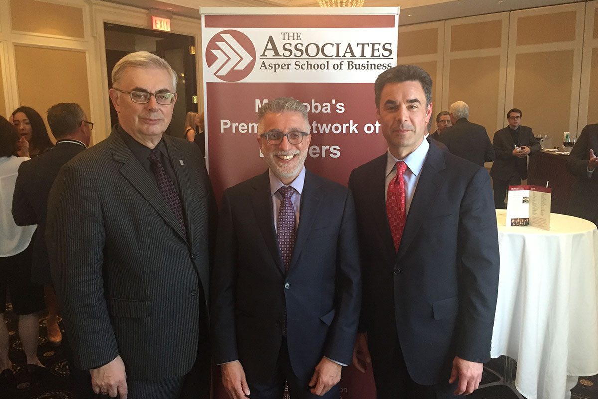 (L-R) U of M President David Barnard, Dean of the Asper School of Business Michael Benarroch and Associates Chair John Proven.