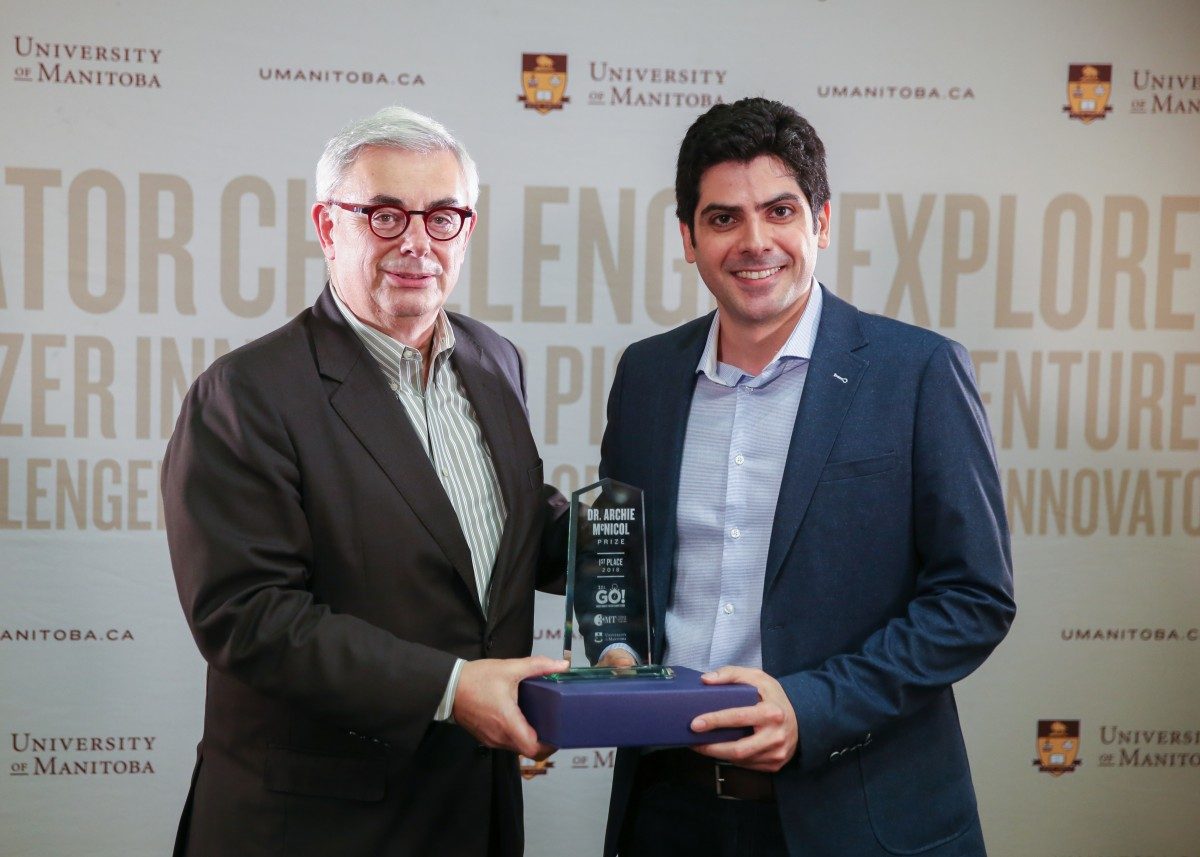 Dr. David Barnard presented Sherwin Khalili Ghomi with the Dr. Archie McNicol Prize for 1st Place in the 3MT competition