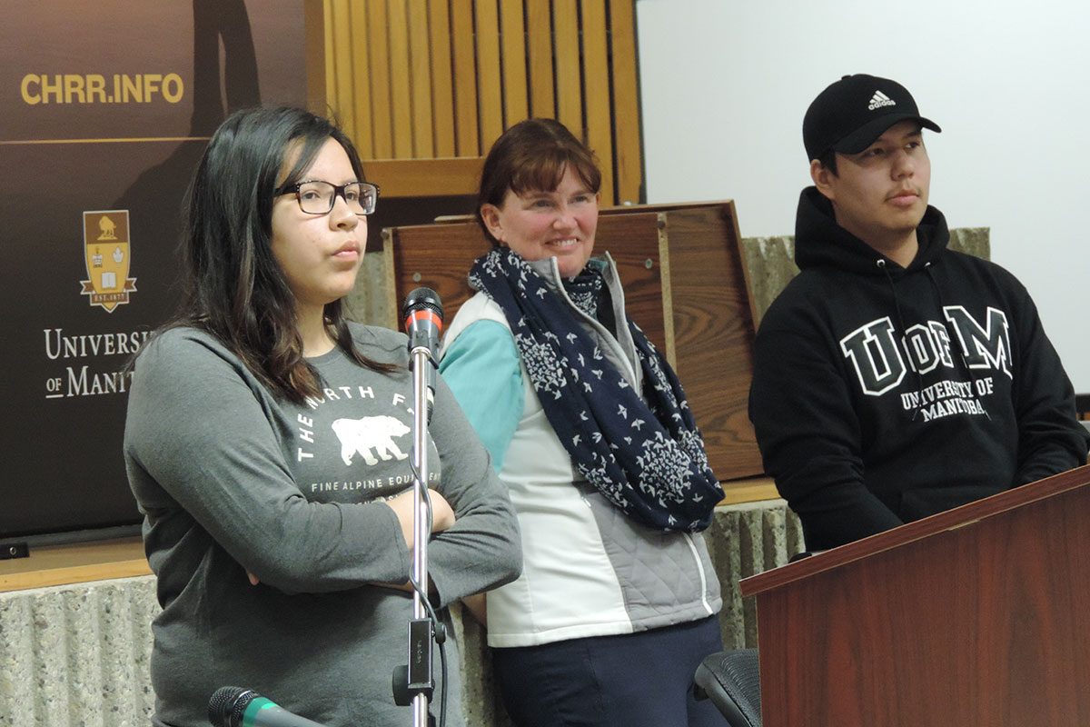 Lakeisha Barkman and Jerome Harper, shown here with their supervisor Prof. Shirley Thompson, won the audience prize for best student presentation at this year’s H2O conference.