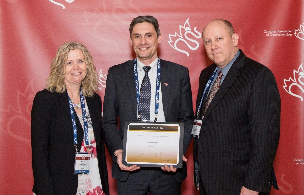 Dr Ghia winning award