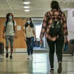 Students in masks on UM's Fort Garry campus.