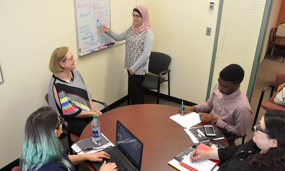 PhD candidate gives a presentation at the College of Nursing.