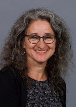 A headshot of Moni Fricke.