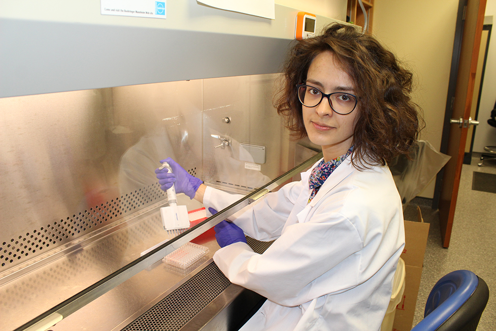 A female student working in a laboratory.
