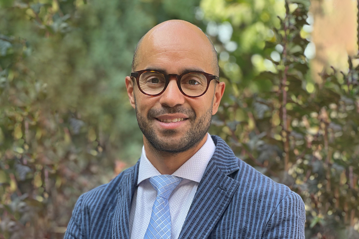 Outdoor headshot of Gustavo Castaneda.