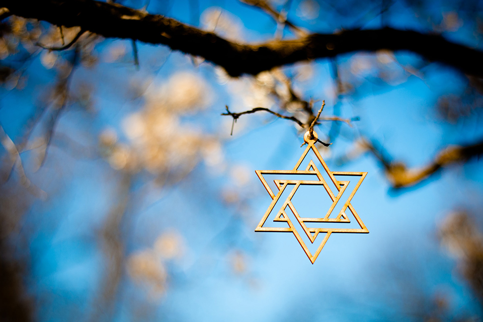 Photo of a Star of David by David Holifield via Unsplash.
