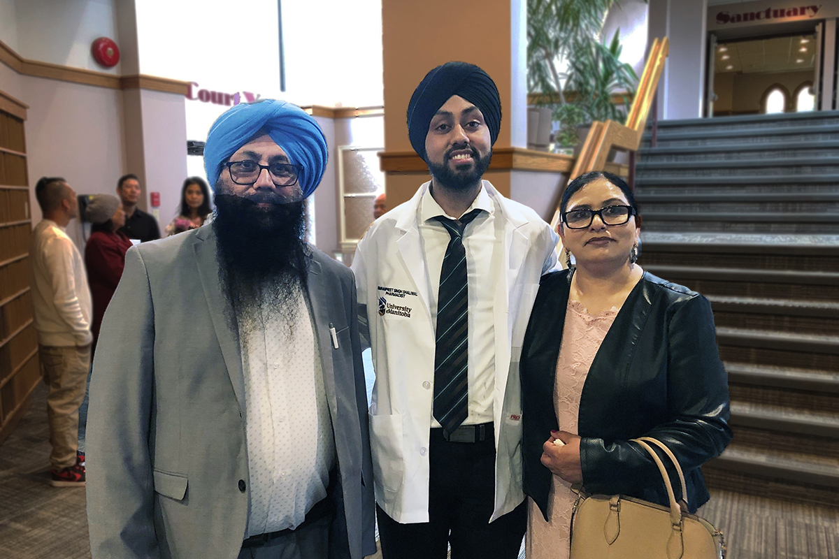 Graduate standing between his parents.