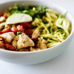A bowl of chicken, vegtables and noodles