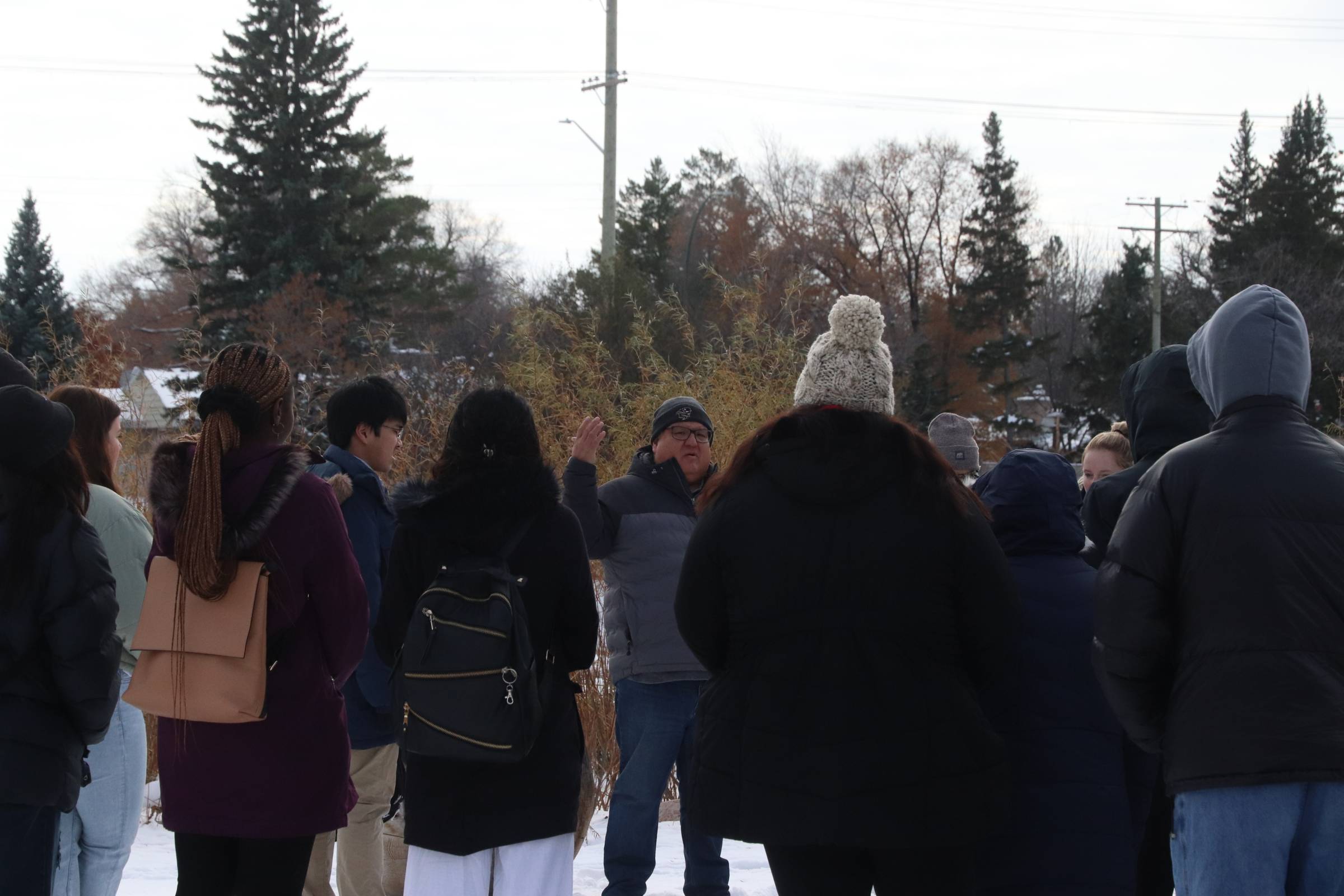 Dr. Dan Henhawk speaking with an outdoor education class