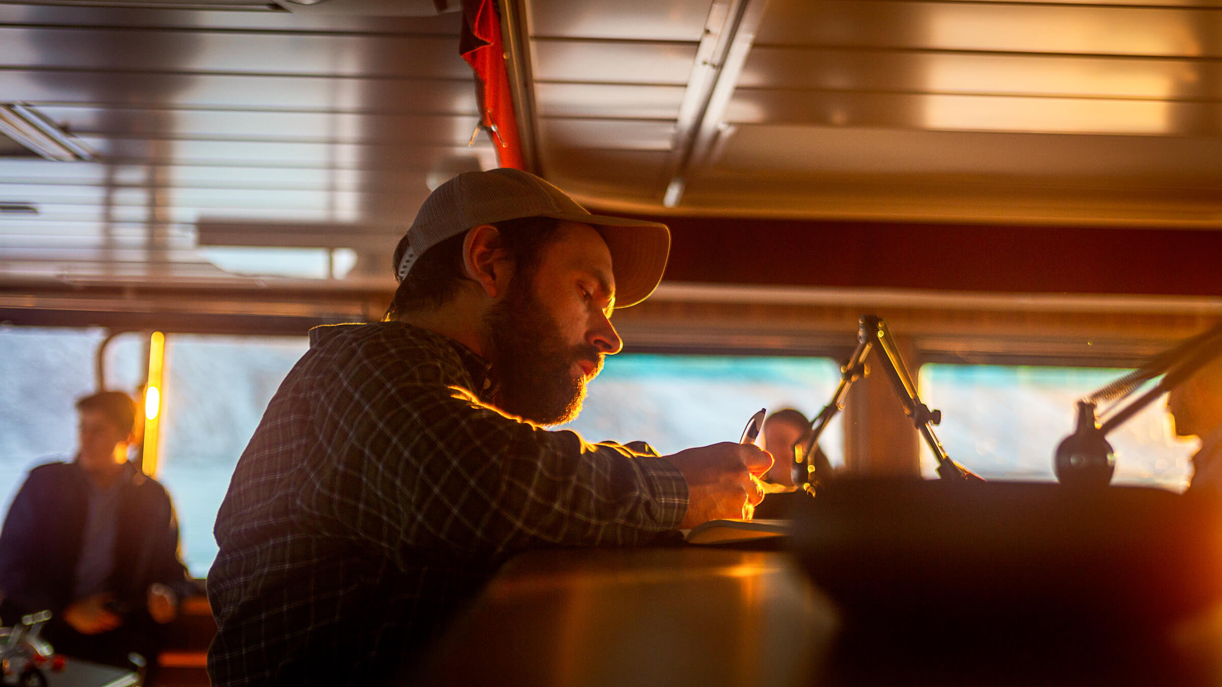 David Babb, in the bridge, planning the ship’s schedule // Photo by Clement Soriot