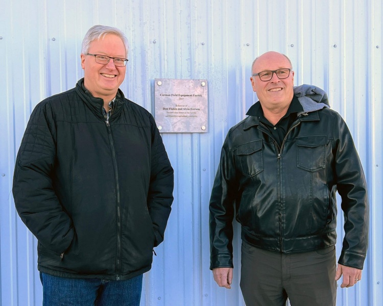 Don-and-Alvin-with-plaque