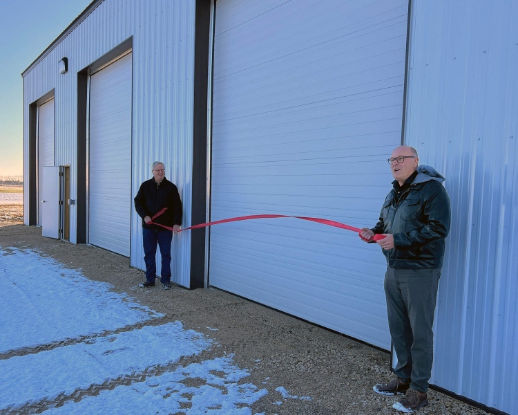 Don-and-Alvin-with-ribbon